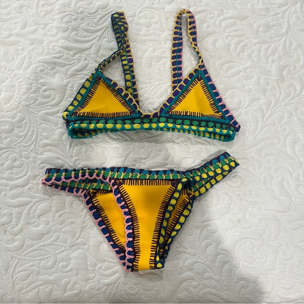 Mini yellow bikini